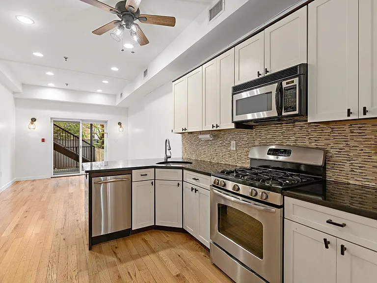 412 Monroe St #2 — Photo 5