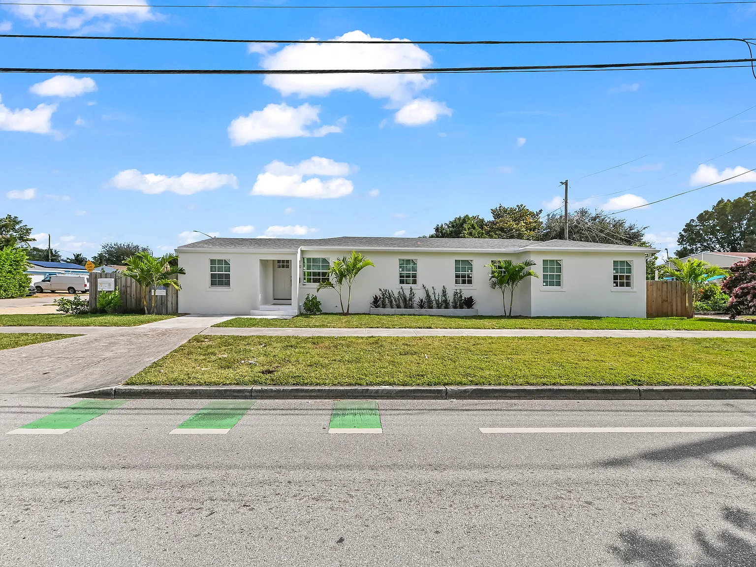 4 bed, 1986 sqft, $5,500 — Photo 1