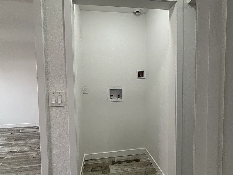 133 S 2nd St #1/2 — Photo 9