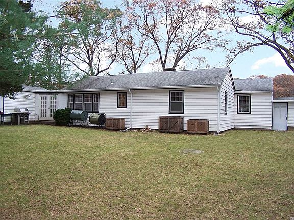 2nd image of 91 Ronkonkoma Ave
