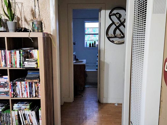 5th image of 1001 Eve St S