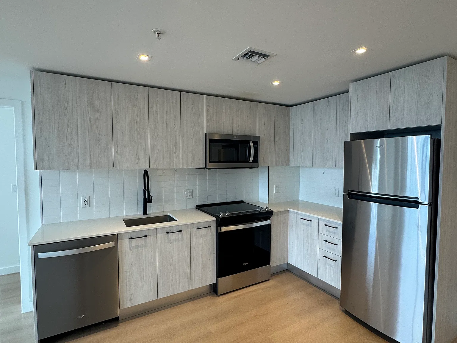 2 bed, 1050 sqft, $3,190 — Photo 1