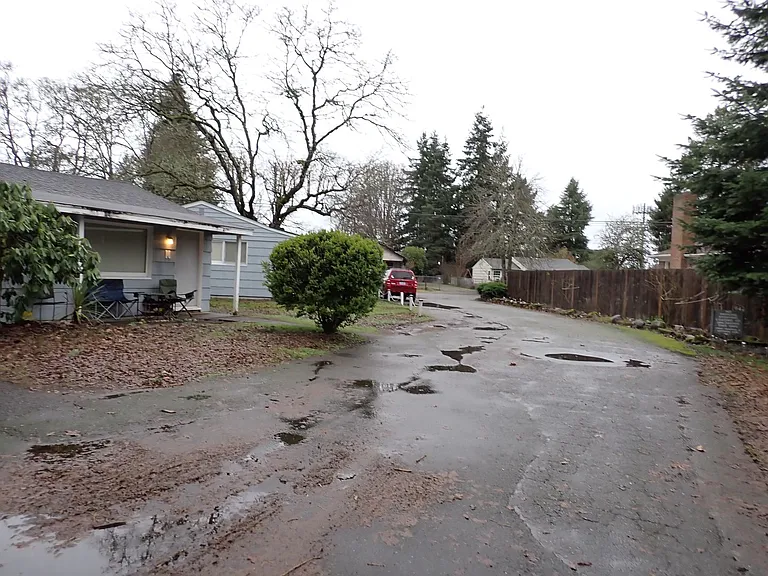 6412 Lake Grove St SW — Photo 14