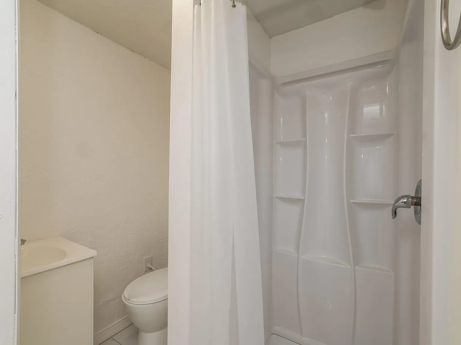 4 bed, 3.0 bath, 1100 sqft, $1,845 — Photo 2