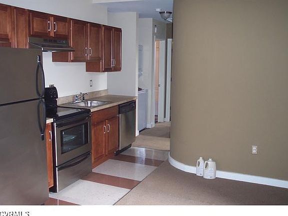 2nd image of 1114 W Cary St APT 6