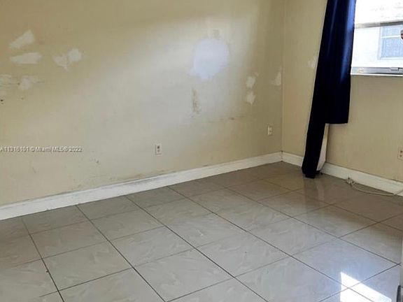3rd image of 16120 NE 19th Ct APT 3