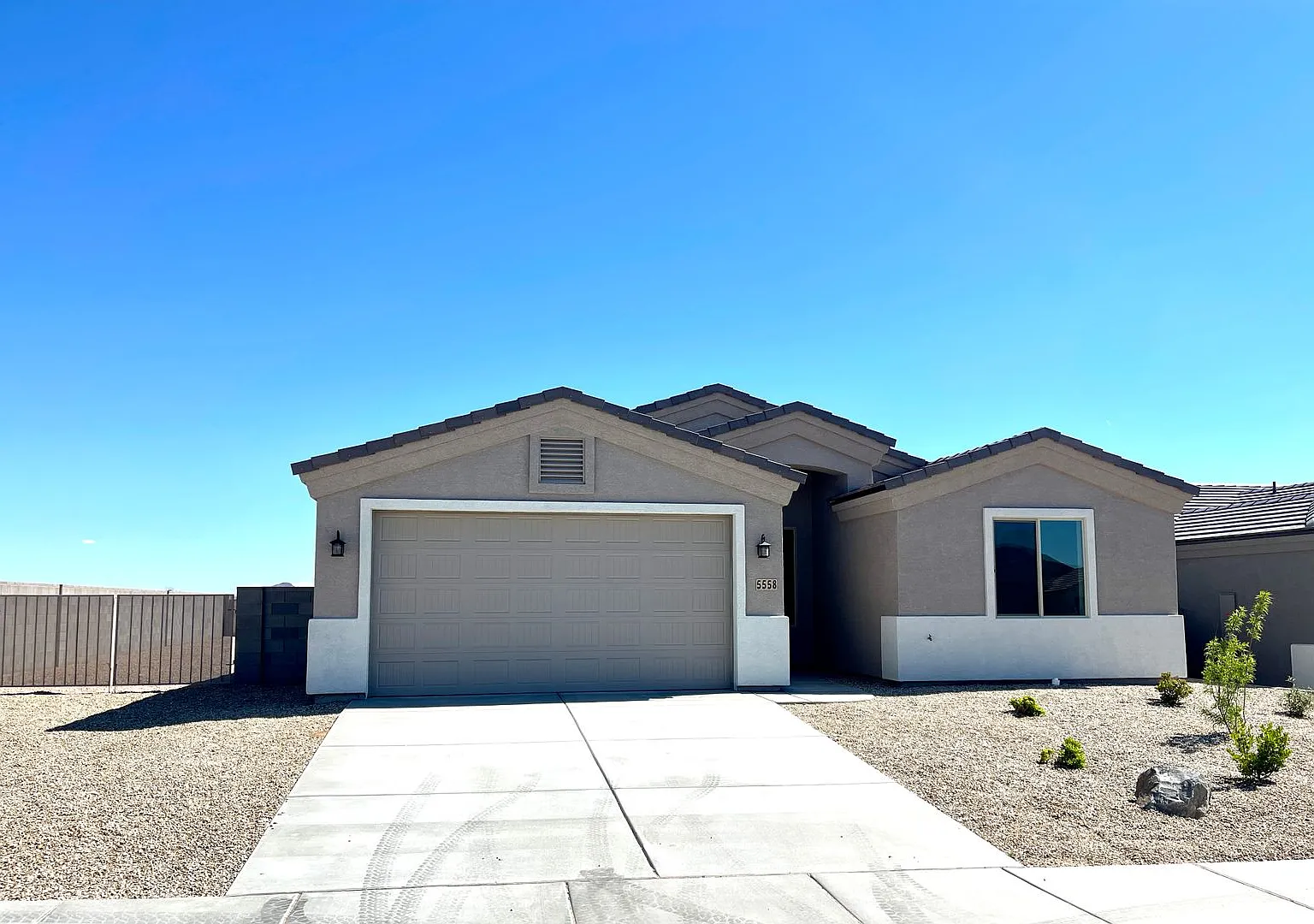 Beautiful 3 Bedroom home built in 2024 with beautiful views. — Photo 2