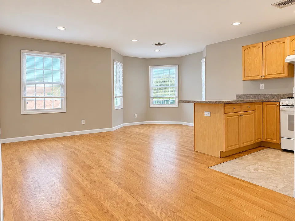 299 Franklin Ave #1