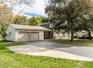 36 Windrush Valley Rd, Fairport, NY 14450