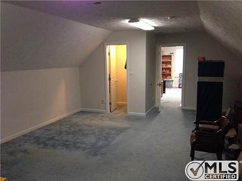 5th image of 914 Hawksridge Dr