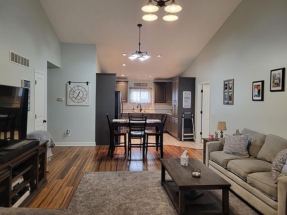4th image of 608 Chandler Dr