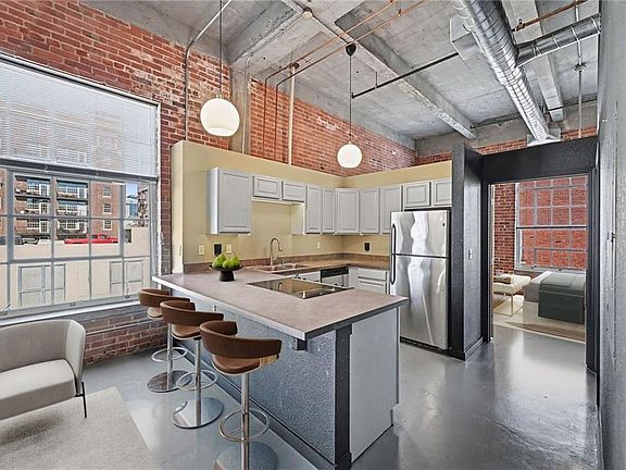 3rd image of 2029 Wyandotte St APT 410