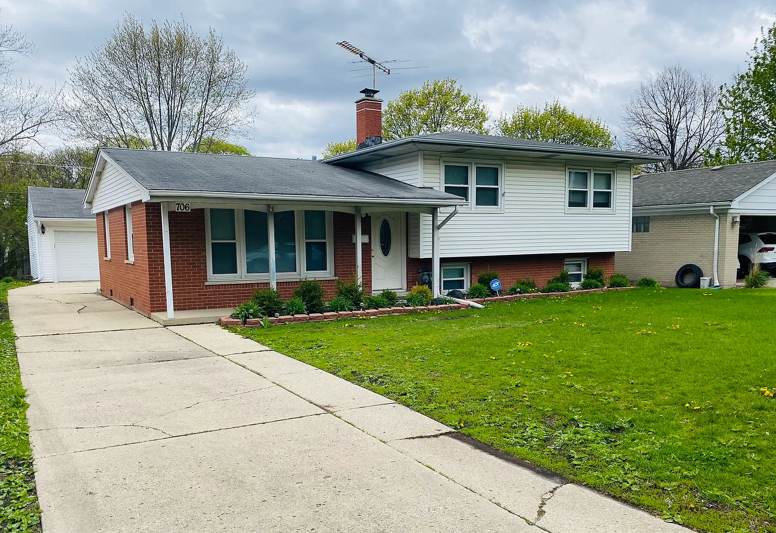 706 S Arlington Heights Rd photo 1