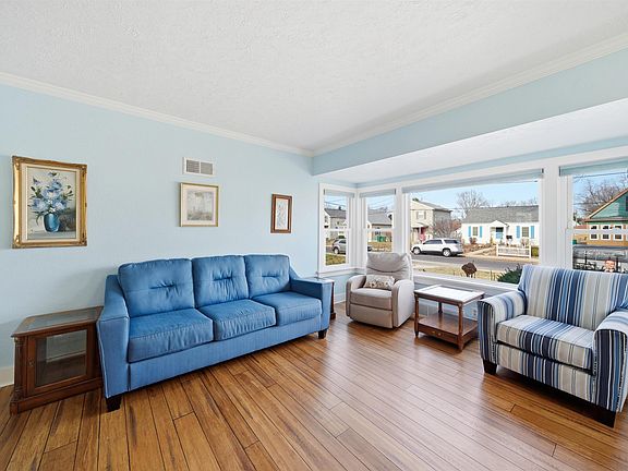 5th image of 2208 W Ayres Ave