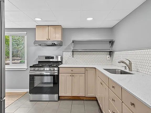 3rd image of 3231 E Louise Ave