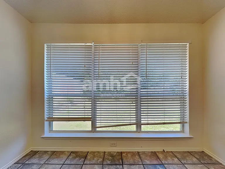 818 La Sierra Ct — Photo 4