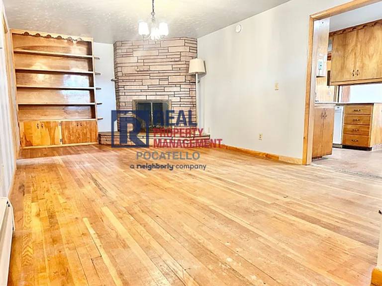 515 S Stout Ave — Photo 8