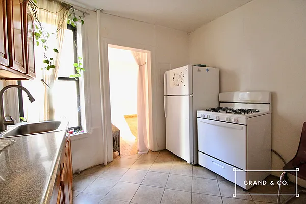 Rented by Grand & Co. | media 10