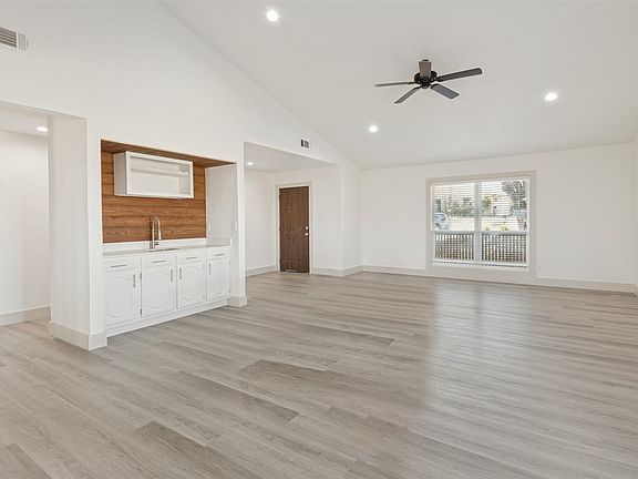 3rd image of 2125 Catskill Dr