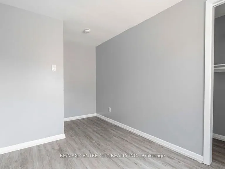82 Emery St W — Photo 17