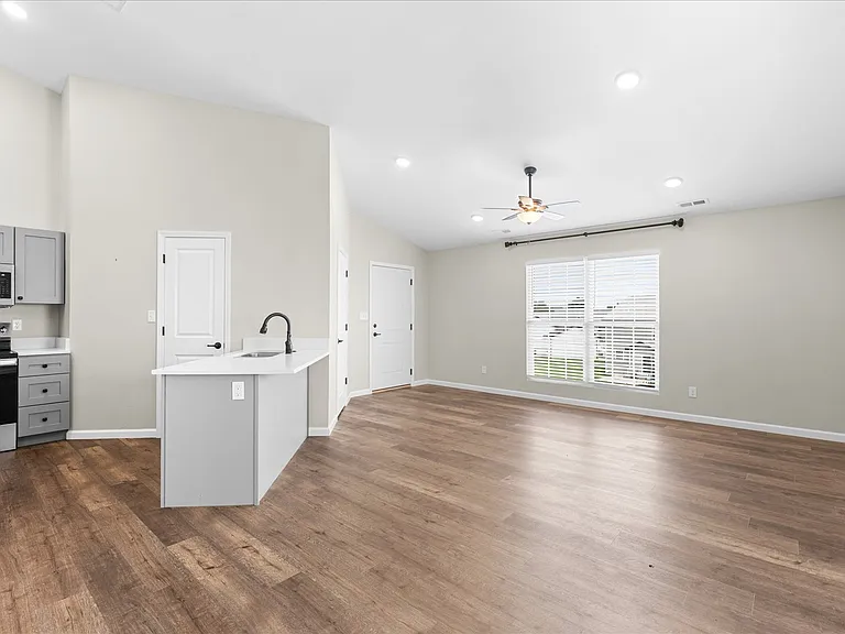 708 Harbor Woods Dr #C — Photo 9