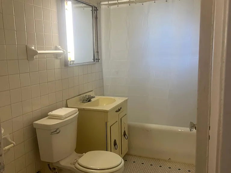 1907 Willow Ave N #1 — Photo 11