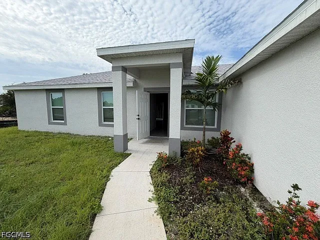 740 Foxtail St E — Photo 2