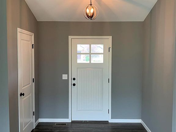 Foyer/ Entryway