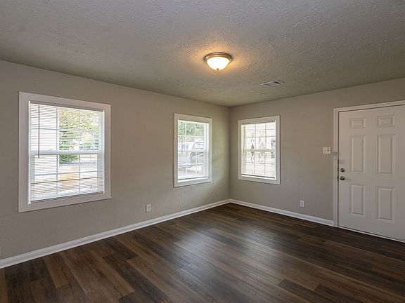 5th image of 2556-2558 Broadway St #2556