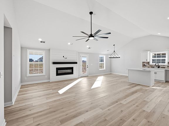 5th image of 709 Spokane Dr