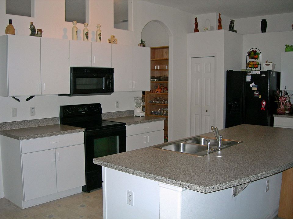 Kitchen with Breakfast Bar