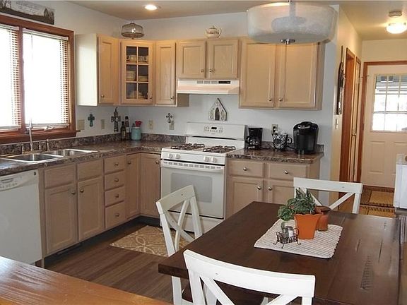 4th image of 814 Woodfield Ct Unit B