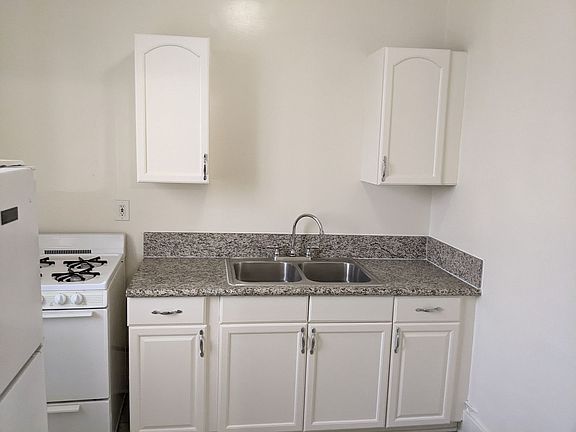 5th image of 2913 S Flower St #C04