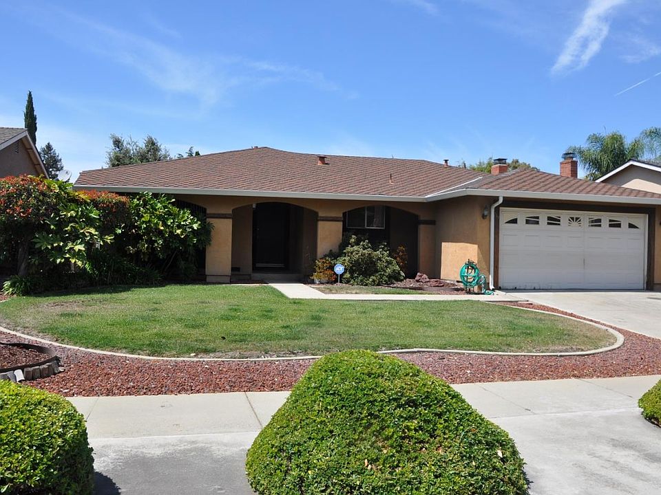 1st image of 567 Hyde Park Dr