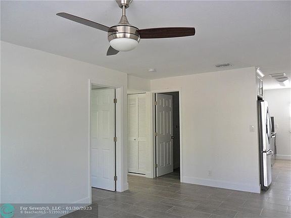 4th image of 110 NE 16th Ter APT 1