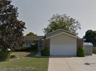 3301 W Bretons Dr, McHenry, IL 60050