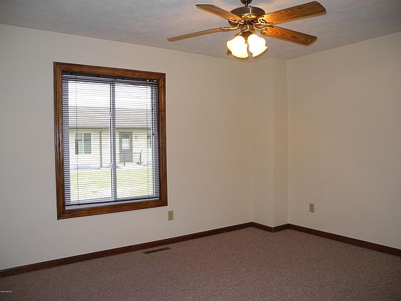 5th image of 4916 Weston Ave