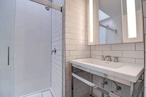 Rented by Urbane Brokerage | media 51