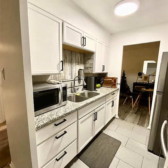 111 Riverside Dr E #107 — Photo 9