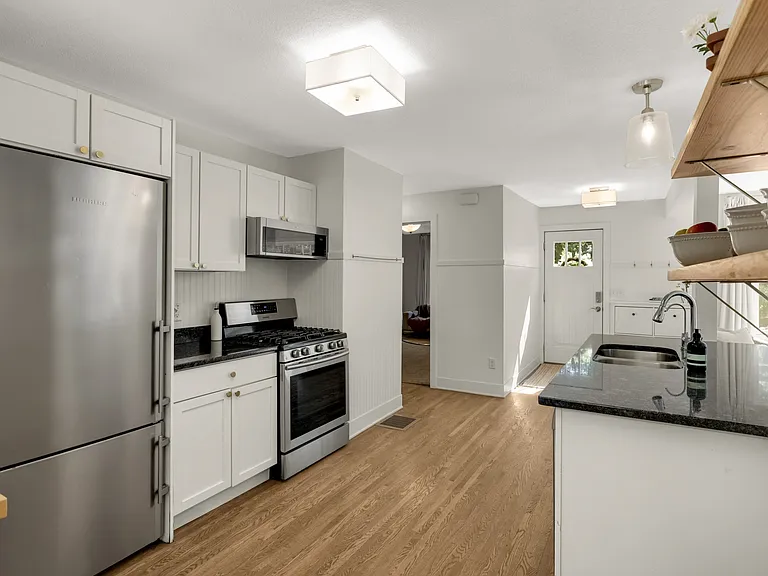1385 Arbor St — Photo 7