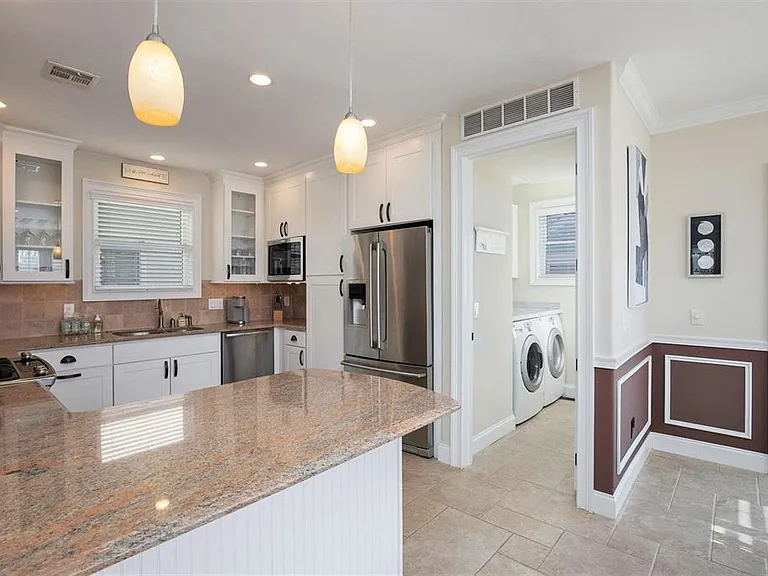 7611 Ventnor Ave — Photo 10