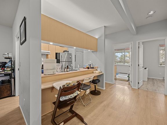 3rd image of 4951 Sanders St #207