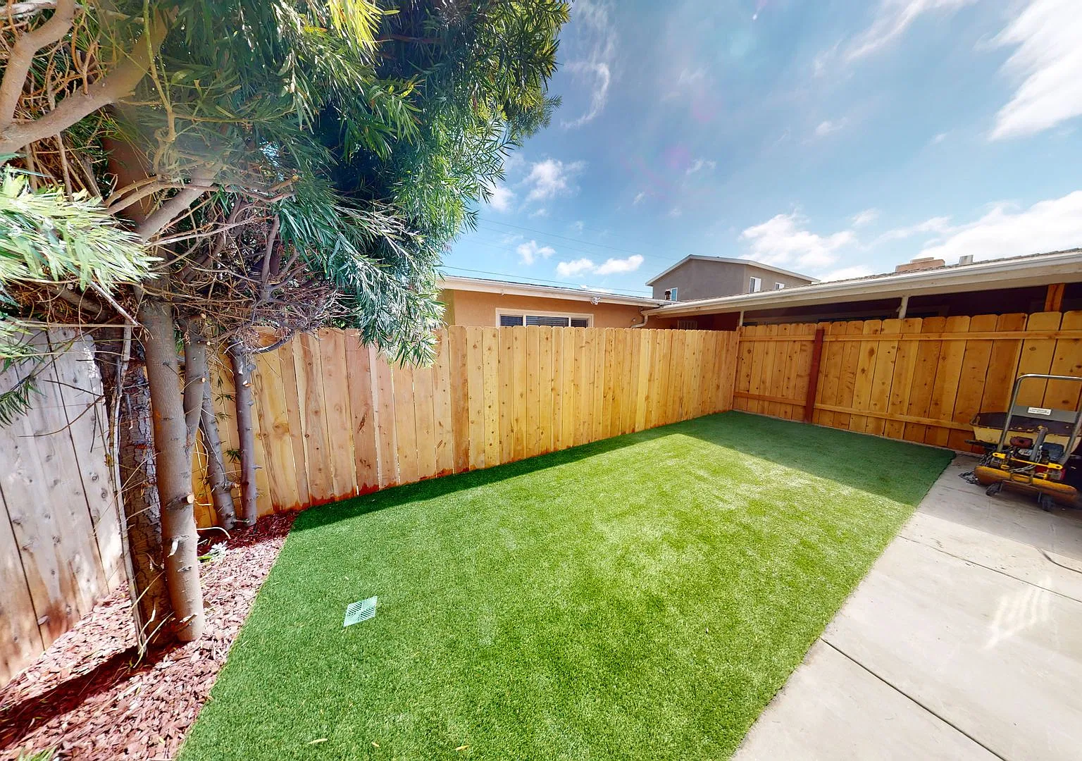Modern 4 Bed 2 Bath House on Mary Lane!! — Photo 2