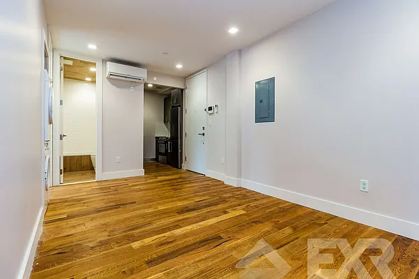 Rented by EXR | media 30