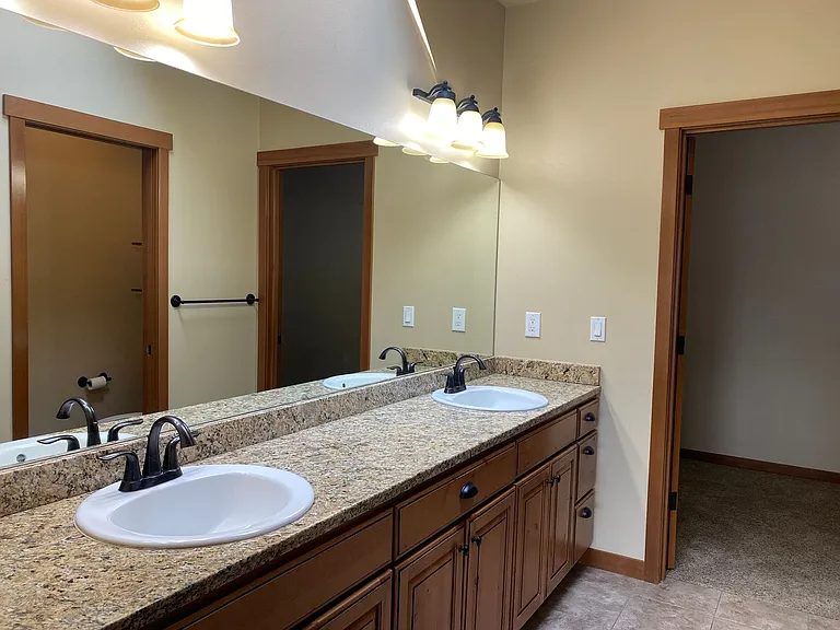 566 Village Dr — Photo 16