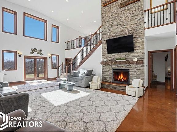 3rd image of 886 Henik Rd