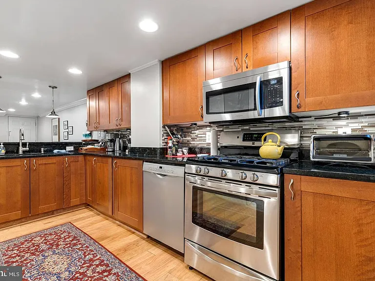 104 R St NE #B — Photo 7