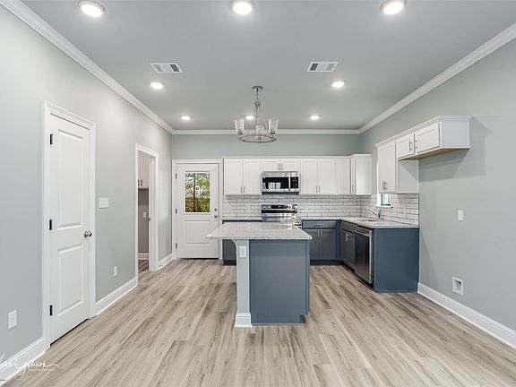 3rd image of 5909 Glen Eagle Dr