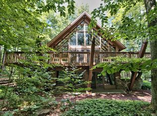 6167 Lakeview Dr, Pocono Pines, PA