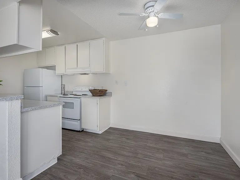 Rivercourt Apartments — Photo 28